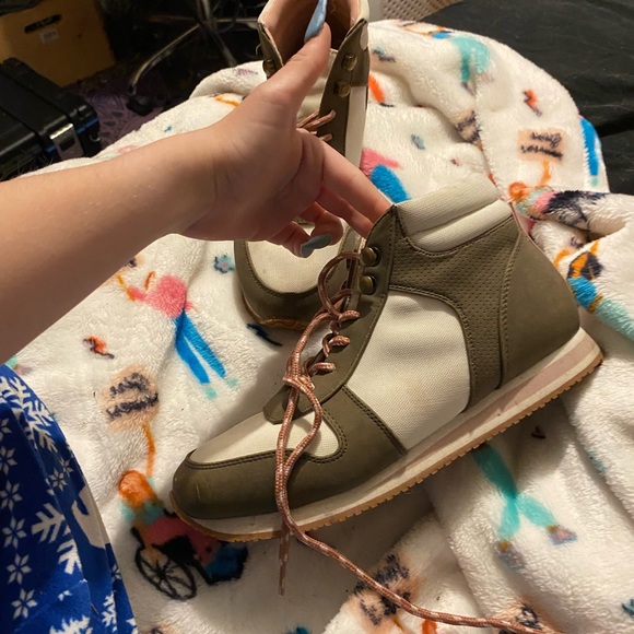 boots - Picture 1 of 3